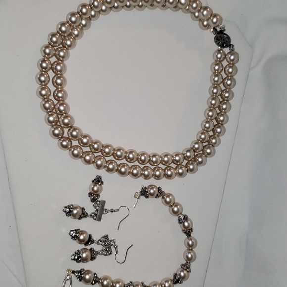 Pearly - Picture 4 of 4